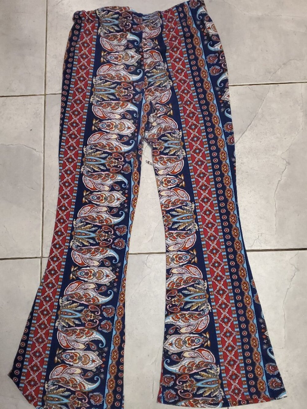 Large hippie style flared high rise pants. Super comfy 🎀